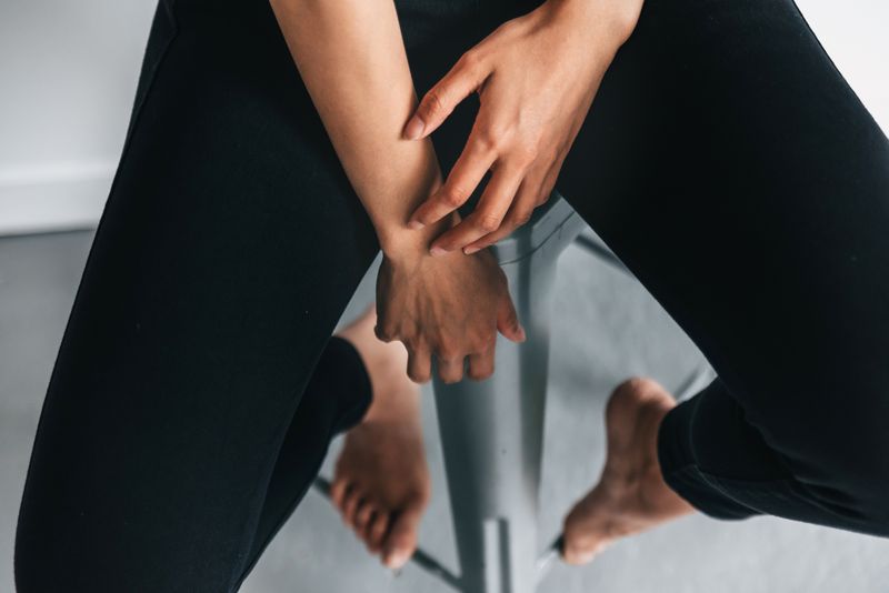 Sculpt leggings, cropped studio detail — photo by PNW Production on Pexels
