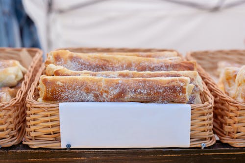 Free Photo of Bread with Powdered Sugar in a Basket Stock Photo