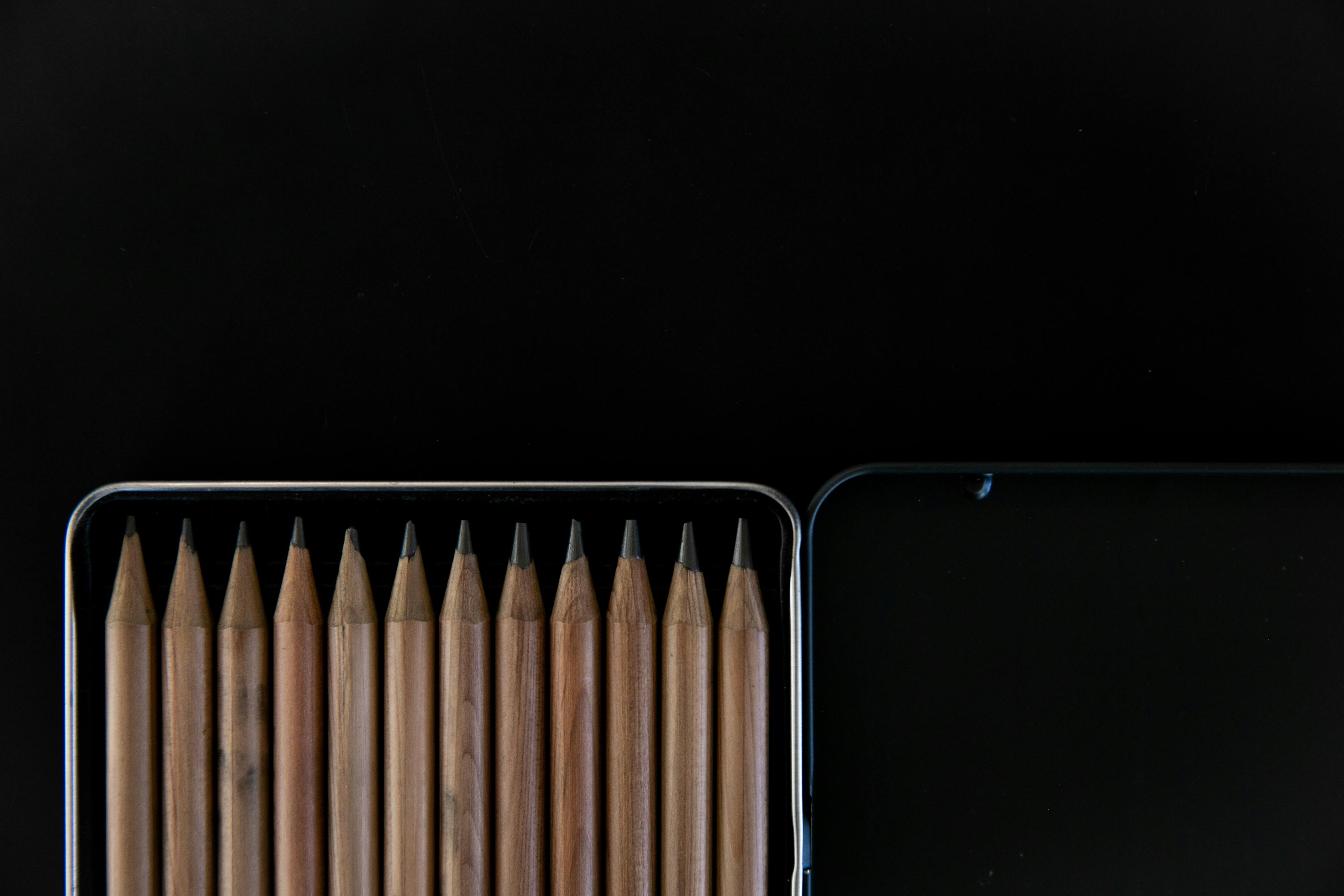 Kostnadsfria Kostnadsfri bild av arbetsyta, designverktyg, grafitpennor Stock foto