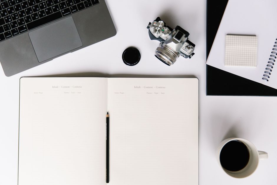 clean desk planning scene lifestyle photo 1