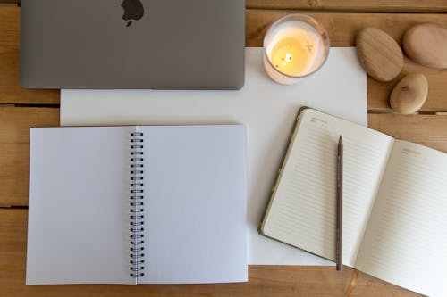 Foto profissional grátis de abrir, cadernos, computador portátil