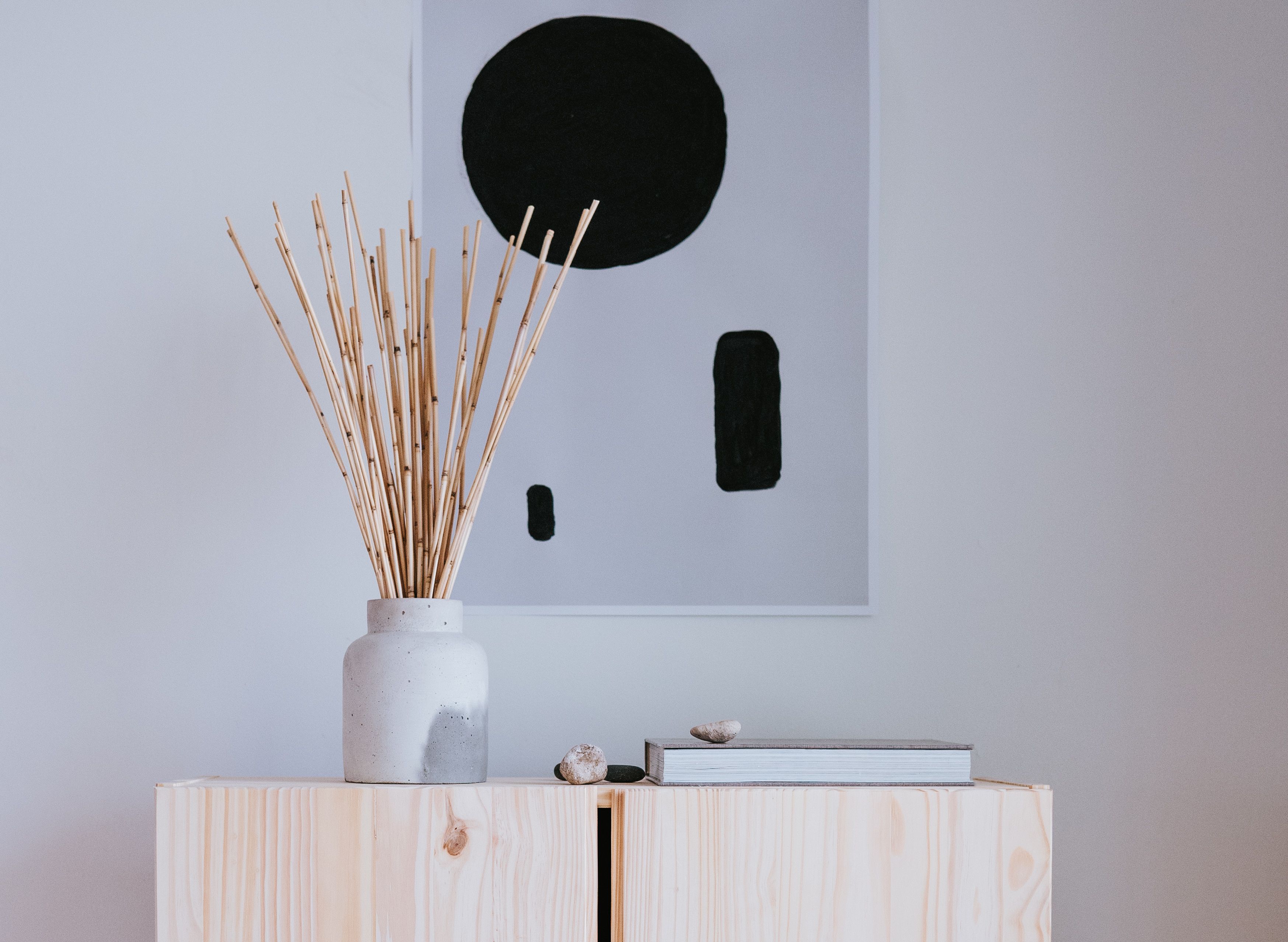 Moderne Wohnraumgestaltung mit natürlichen Materialien