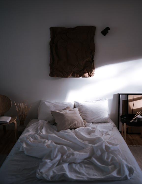Free An Empty White Bed Stock Photo