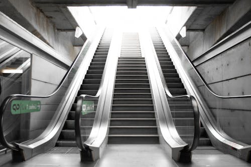 Kostnadsfria Kostnadsfri bild av metro, rulltrappor, trappa Stock foto