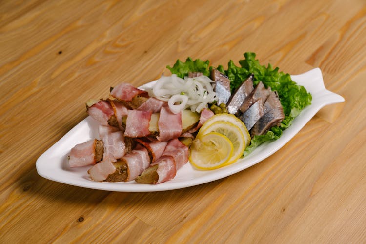 Meat And Fish With Lettuce 