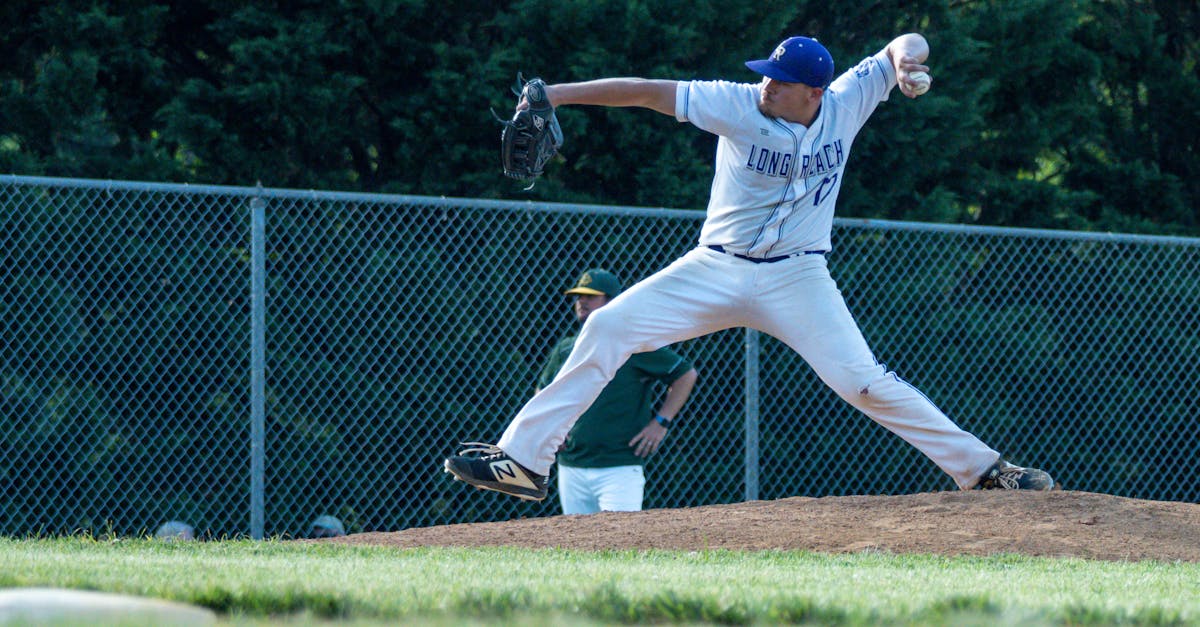 How to throw a baseball for beginners