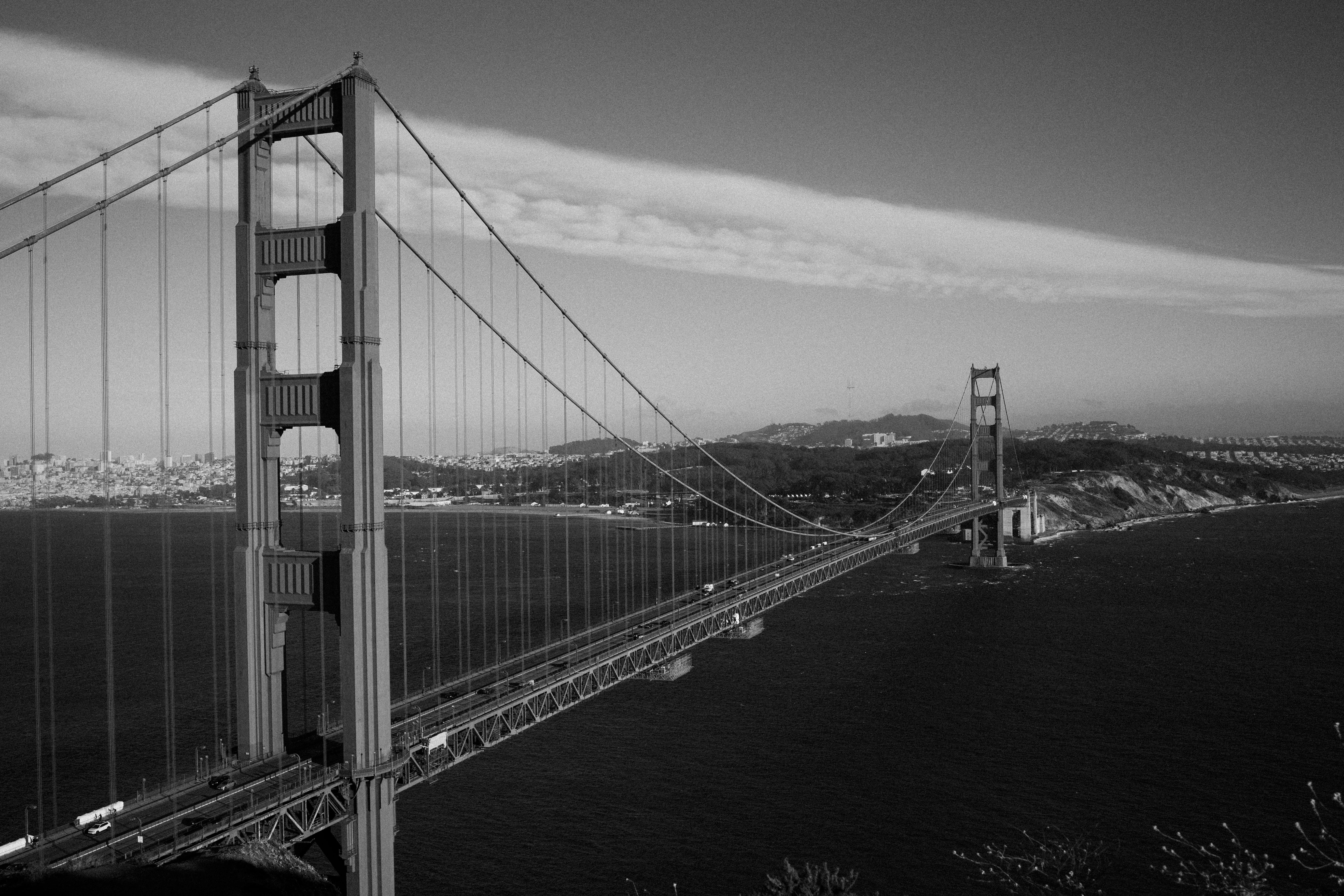 Stunning black and white view of the Golden Gate Bridge spanning San Francisco Bay.