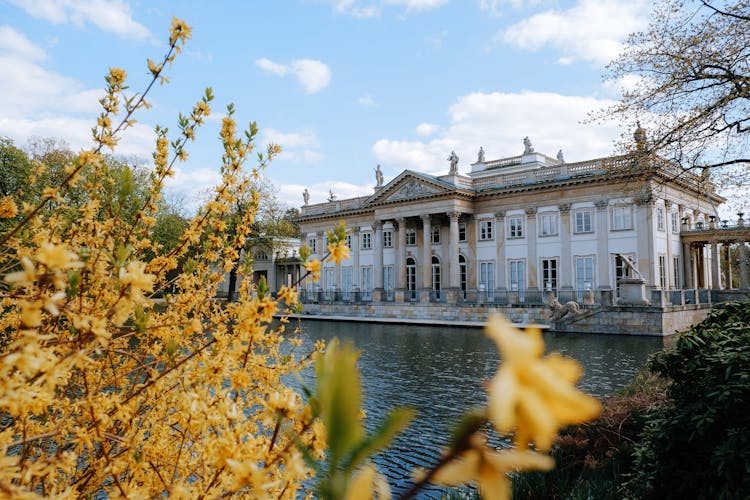 The Waterfront Palace Of The Isle Museum In Warsaw Poland 