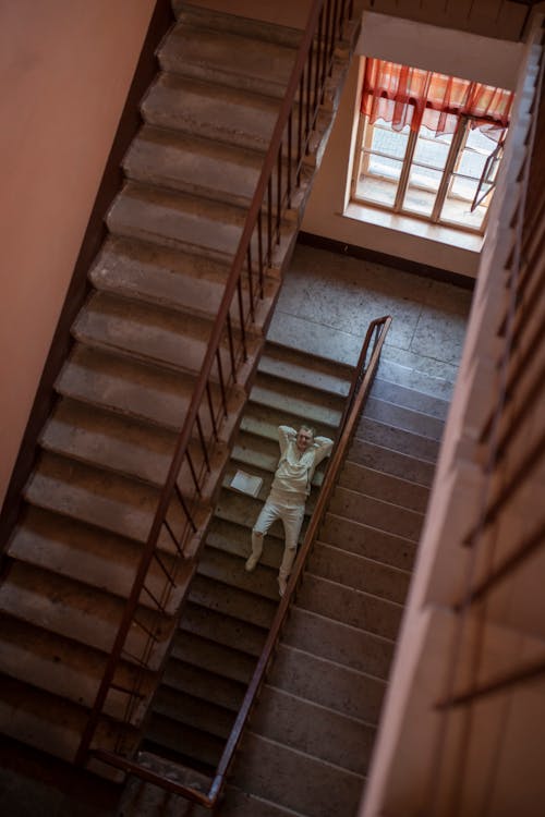 Bezpłatne Darmowe zdjęcie z galerii z kłamanie, klatka schodowa, kroki Zdjęcie z galerii