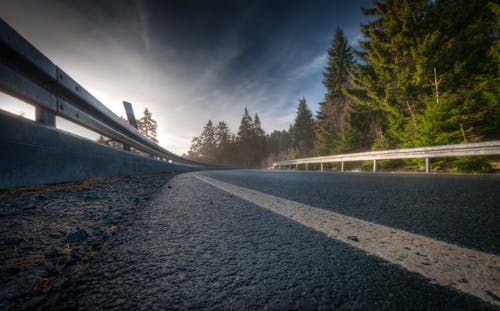 Ingyenes stockfotó alacsony hegyvonulatok, aszfalt, ég témában