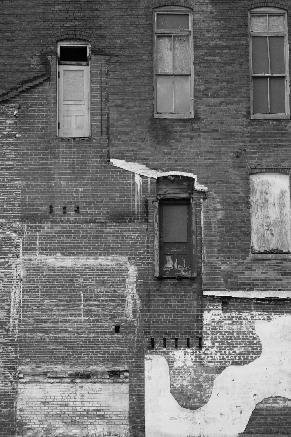 Facade of an Abandoned Brick Building · Free Stock Photo