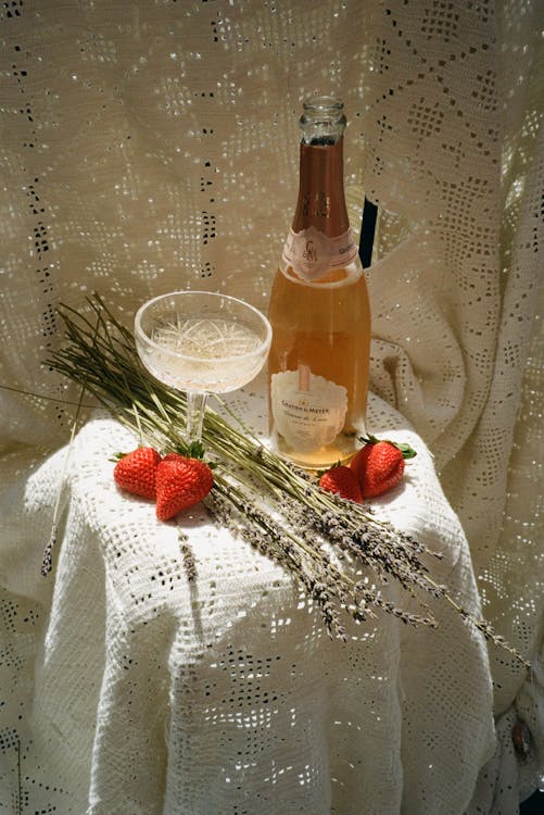 Gratis lagerfoto af blomster, champagne, champagne flaske
