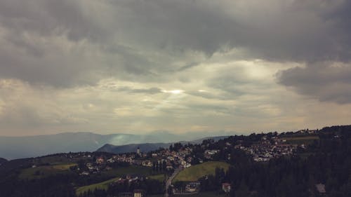 Fotobanka s bezplatnými fotkami na tému búrkový oblak, dedina, dedinský