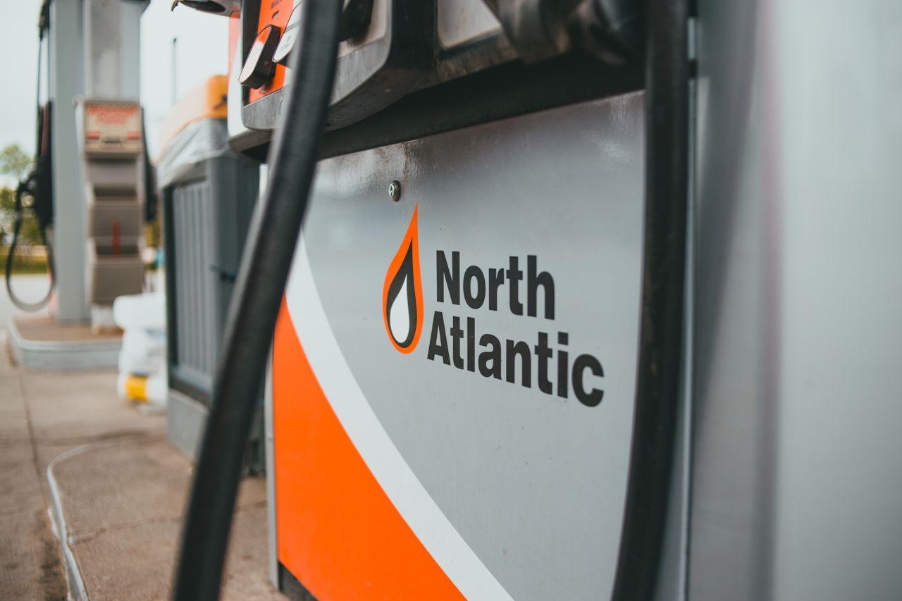 Stocks stratégiques de pétrole : comprendre leur rôle d’amortisseur de crise