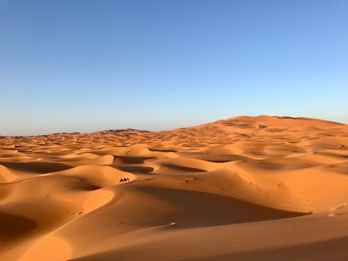 Gratis lagerfoto af blå himmel, klitter, malerisk