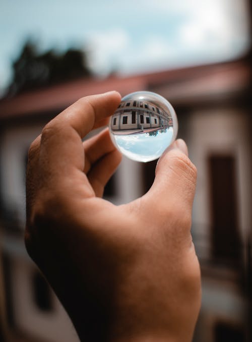 Immagine gratuita di avvicinamento, Lensball, mano