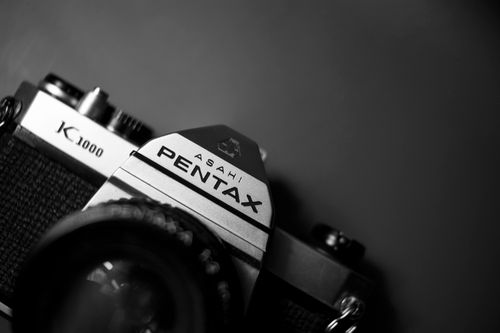 Free Grayscale artistic close-up of an Asahi Pentax vintage camera showcasing classic design. Stock Photo