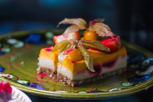 бесплатная Еда фотография клубничных тортов на тарелке Стоковое фото