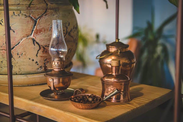 Brass lamp and pots decor - Gear Den