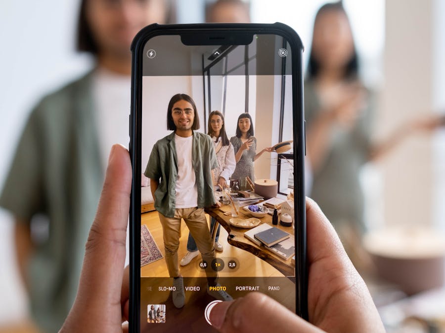 Do snap chats Delete on both sides?