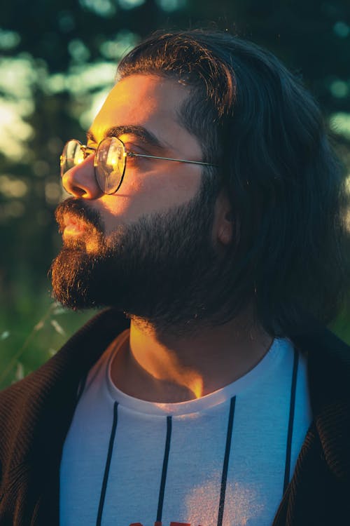 Free Side-View of a Man with a Beard Wearing Eyeglasses Stock Photo