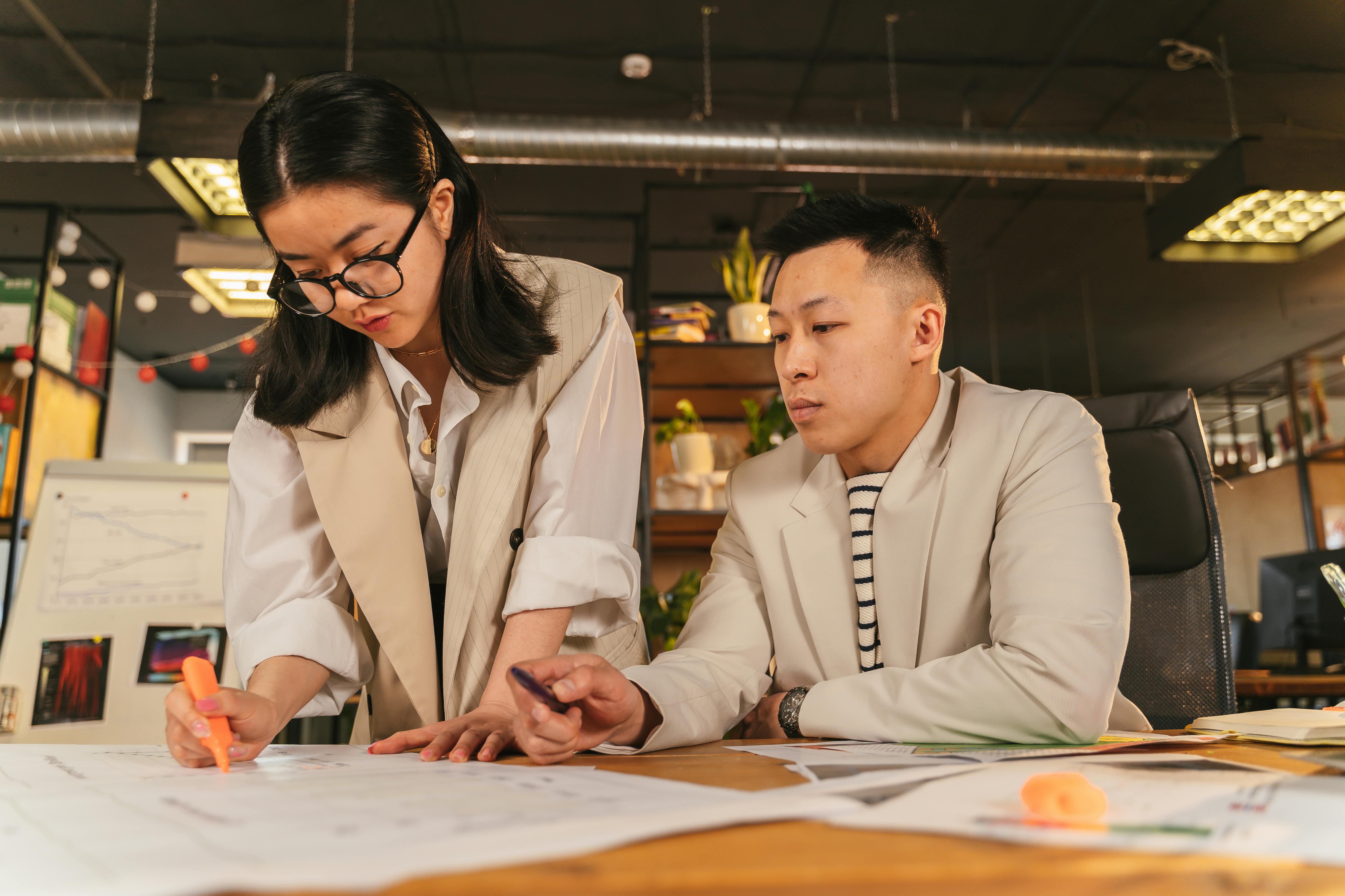 HN Original: Leveraging B2B Co-Marketing to Drive Enterprise SaaS Adoption in Underpenetrated Hospitality Sectors — Photo by 