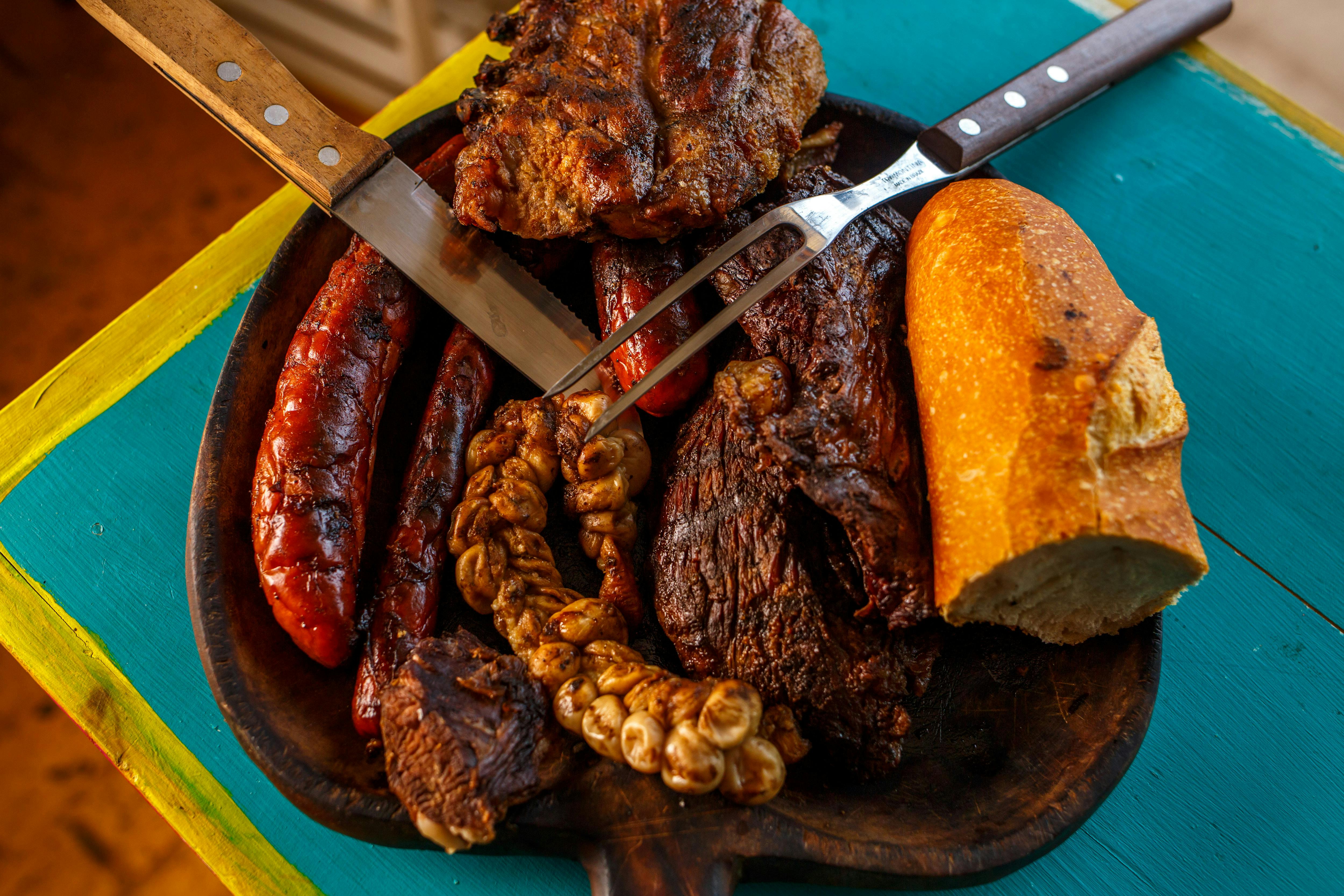 Pairing⁣ Choripan‌ with⁤ Traditional Condiments