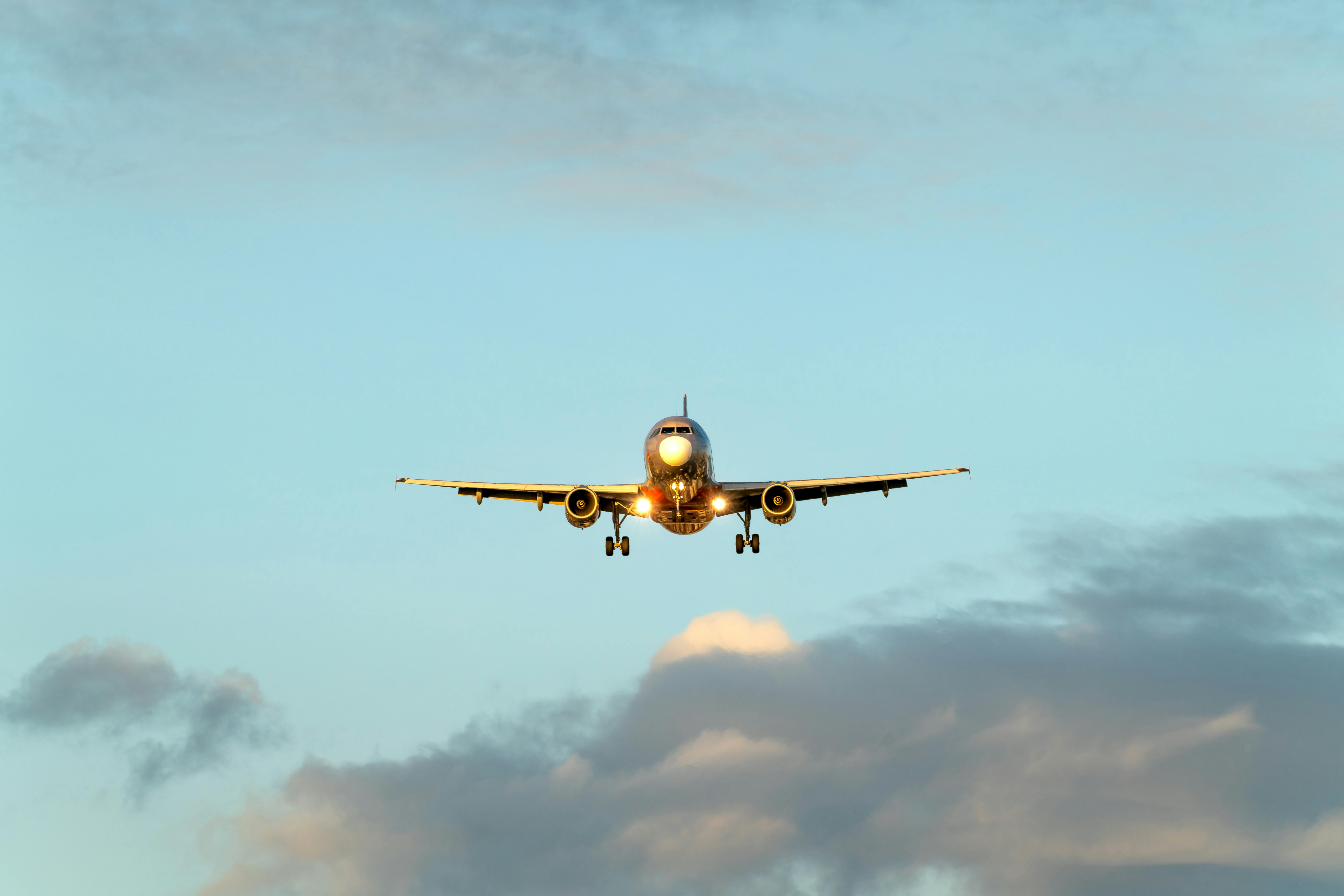 airline miles, frequent flyer, travel rewards, credit card points, airline alliances, Airlines & points — Photo by Quang Nguy