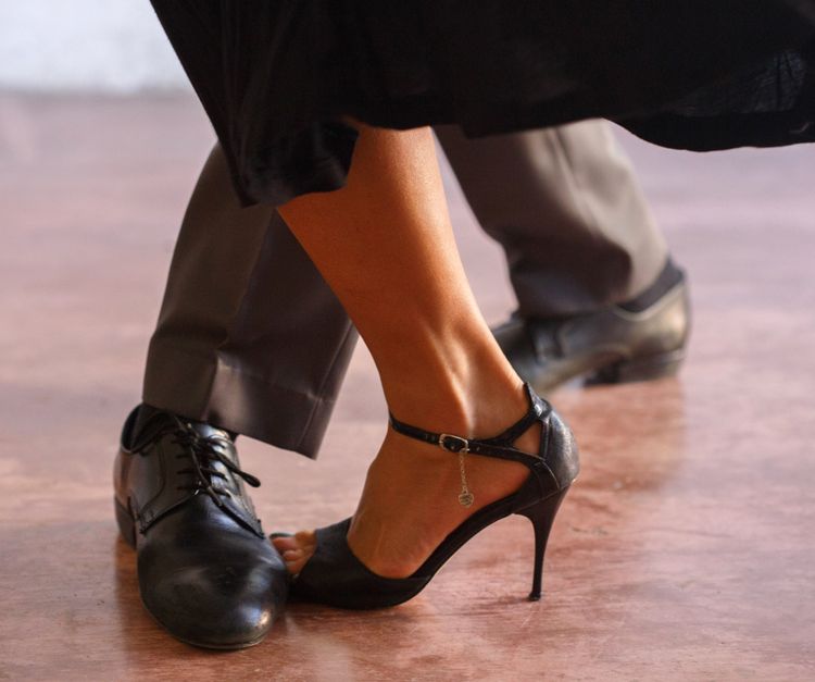 Couple in an abrazo during a milonga