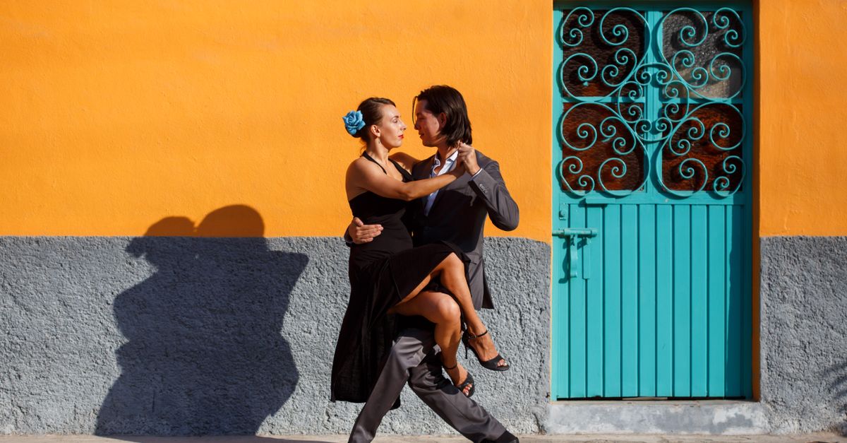 Couple in an abrazo during a milonga