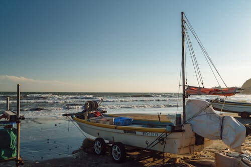 Kostenloses Stock Foto zu boot, fischerboot, küste