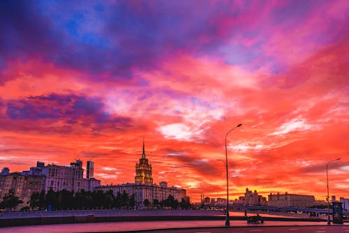 Foto profissional grátis de arquitetura, céu com cores intensas, cidade