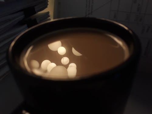 kahve kupası, yansıma içeren Ücretsiz stok fotoğraf