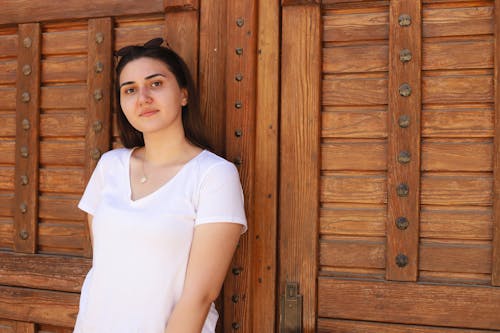 Fotobanka s bezplatnými fotkami na tému azerbajdžan, dievča, dvere