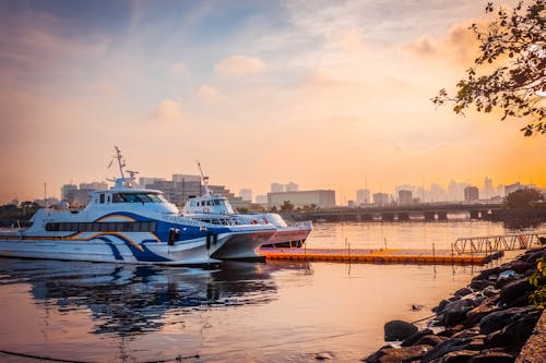 Gratis stockfoto met aanmeerplaats, boten, brug