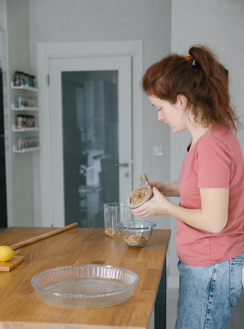 Gratis stockfoto met binnen, keuken, mevrouw