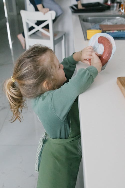 Ilmainen kuvapankkikuva tunnisteilla esiliina, keittiön taso, kotona