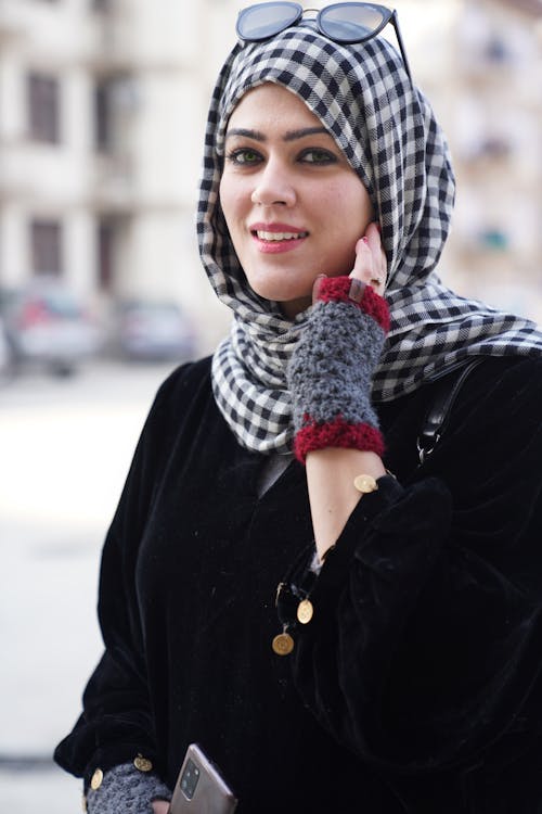 Free Woman Wearing Hijab and a Black Coat Stock Photo