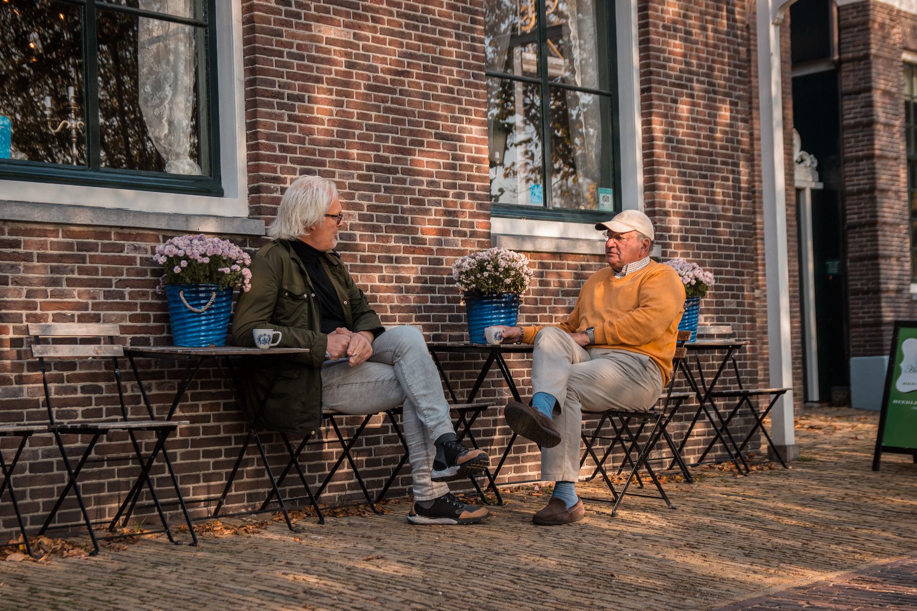 Older couple talking with advisor in Ozark — illustrating this Medicare guide