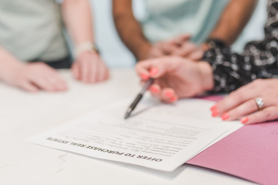 Vendre son bien : les démarches notariales expliquées