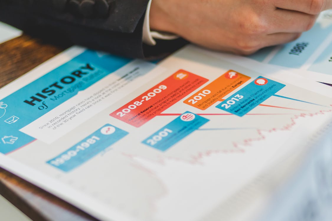 Cropped photo of a person explaining cash-out refinancing rates