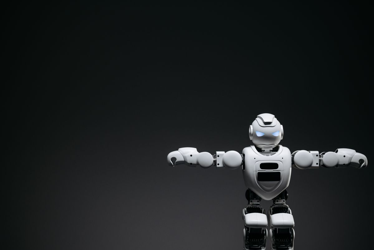 Humanoid robot representing autonomous AI trading intelligence