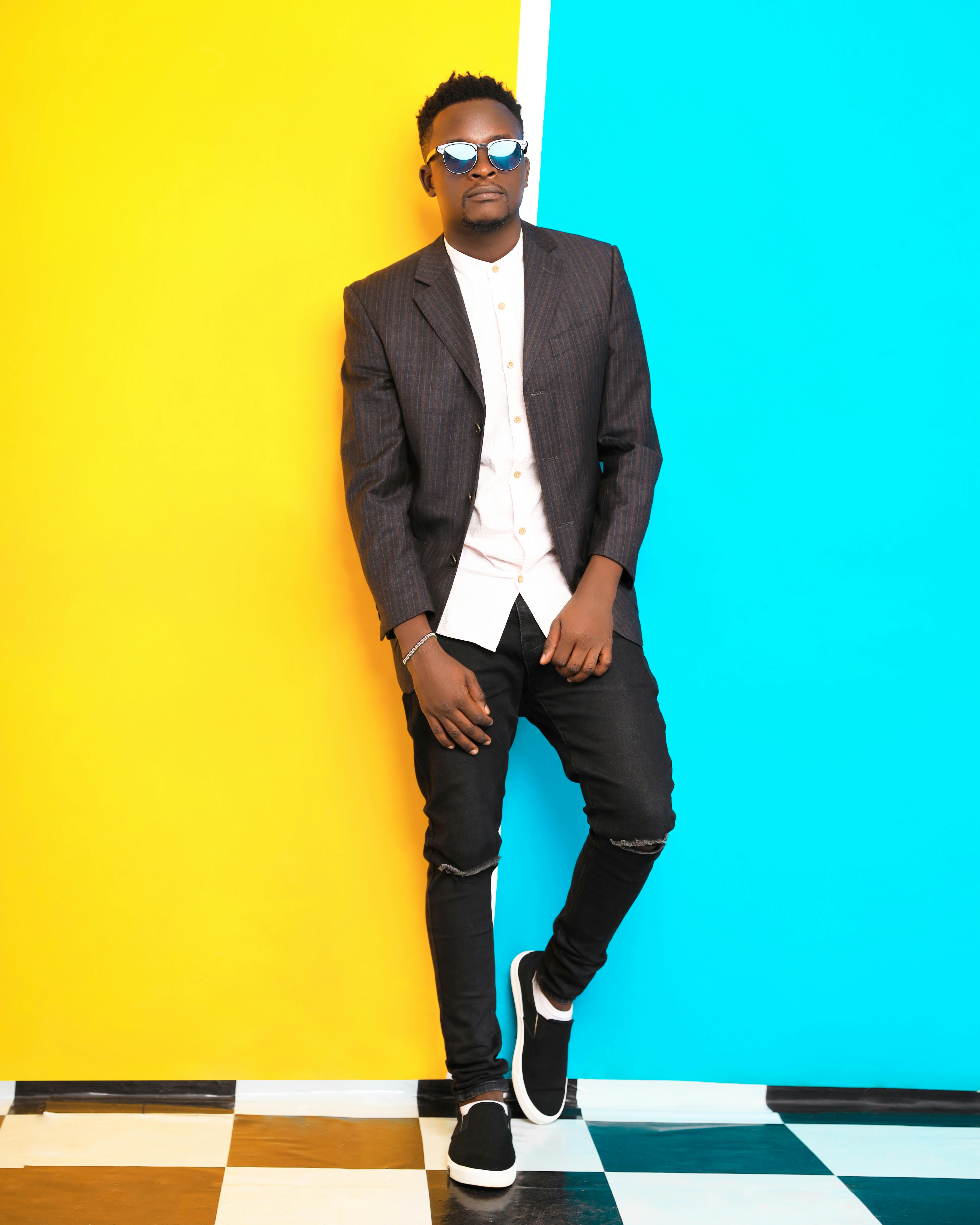 Man in blue suit jacket and black pants photo – Free Style Image on Unsplash