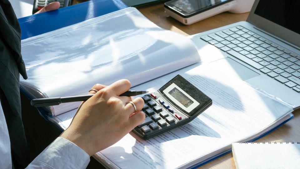 Выдача сиз сверх установленных норм: как выдать спецодежду работникам?