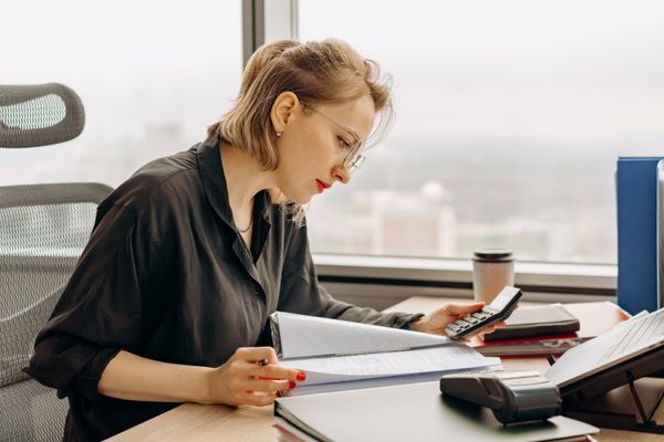 Woman focused on personal finance after divorce