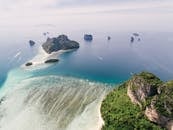 热带岛屿的美丽航拍照片，海水清澈，绿树成荫