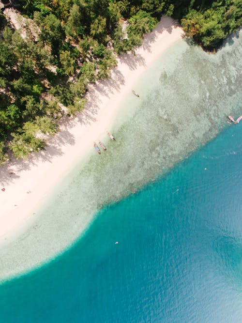 Foto d'estoc gratuïta de barca, foto aèria, foto des d'un dron