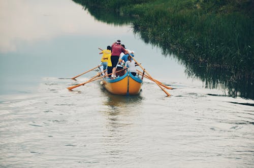 bezplatná Základová fotografie zdarma na téma člun, jezero, lidé Základová fotografie