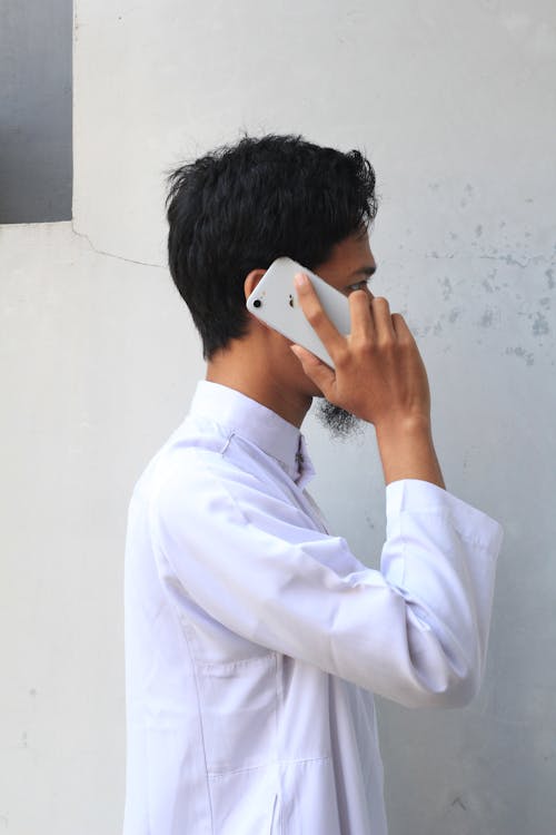 Free A Man Talking to a Smartphone  Stock Photo