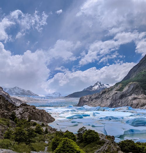 Darmowe zdjęcie z galerii z białe chmury, błękitne niebo, góra lodowa
